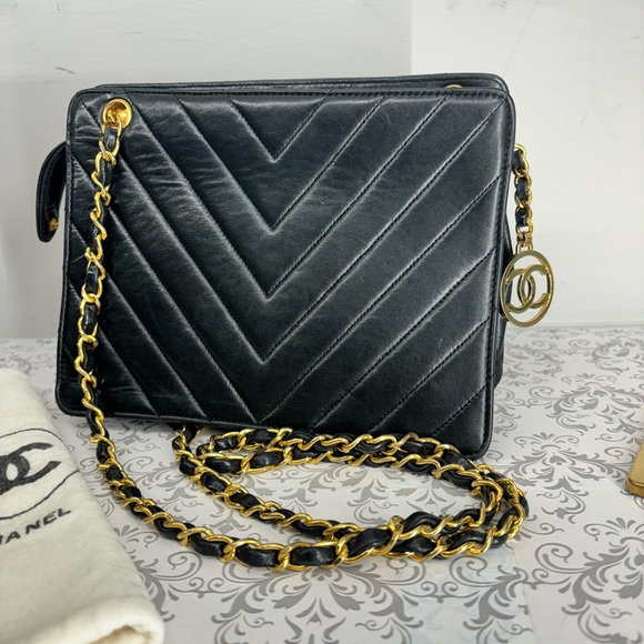 Chanel chevron stitch Lambskin Crossbody Bag with Dust Bag and Card. - Picture 2 of 10